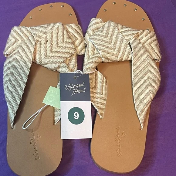 NWT brown sandals. Universal thread brand. Size 9. - Picture 1 of 3